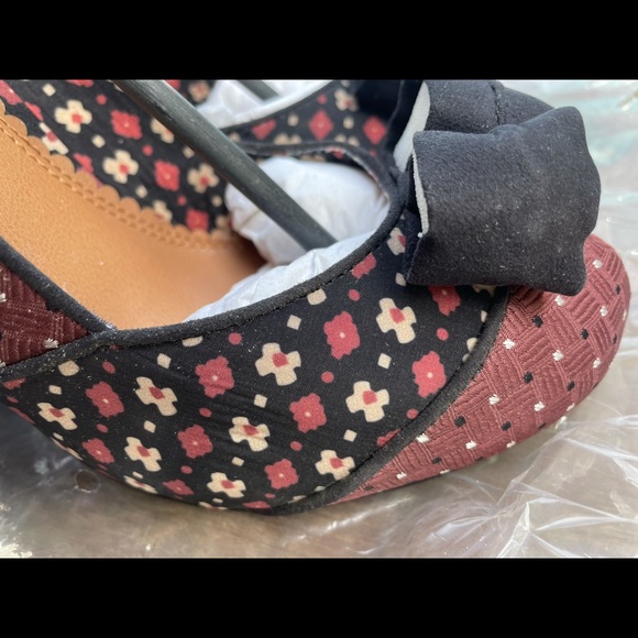 NWT Sole Obsession Ankle Buckle Burg/Black Textile Virgo Close Toe Heal Size 8 - Picture 12 of 16